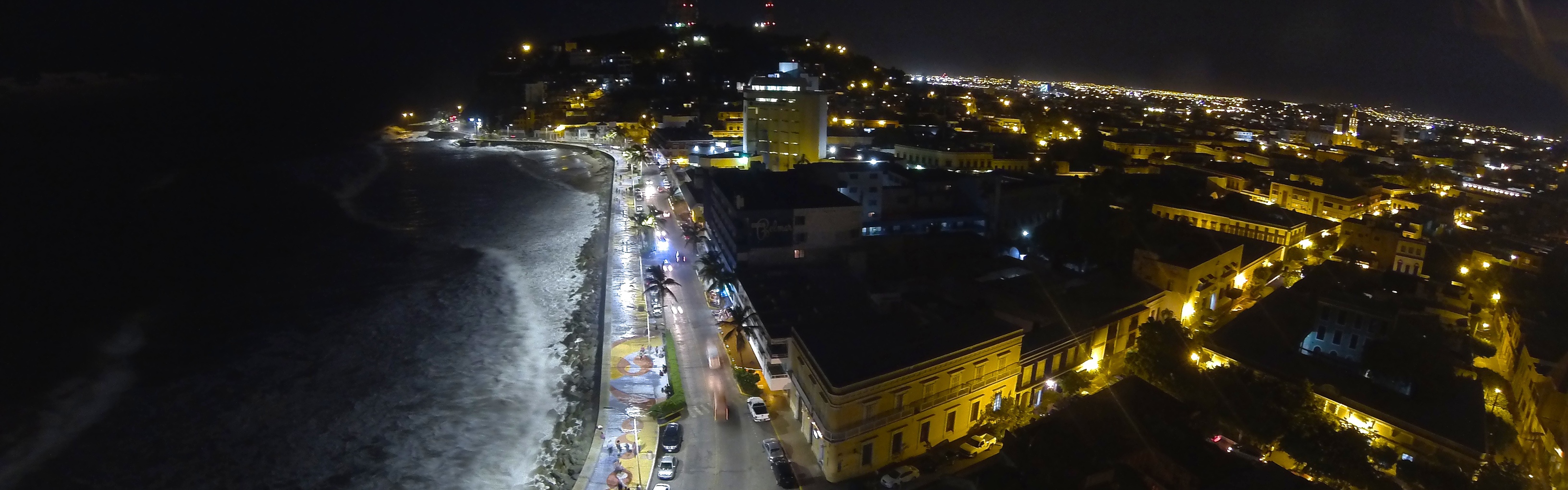 Mazatlan de noche. Foto: Sebastian Ortega 2014 ©